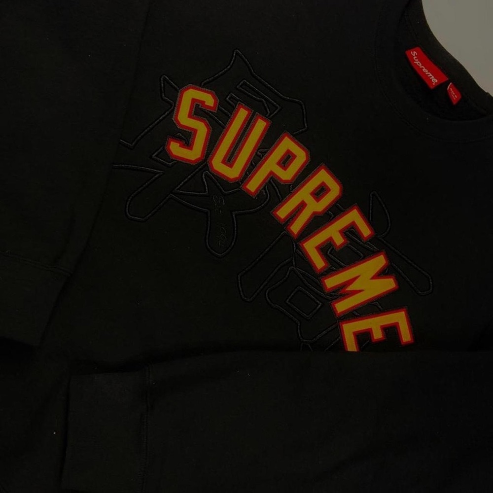 Supreme “Kanji” crewneck
Size: Large
Condition: Worn - No flaws / Like new